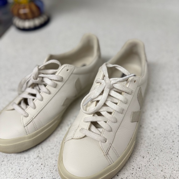 Veja Women's Cream Lace-Up Sneakers - Picture 3 of 7